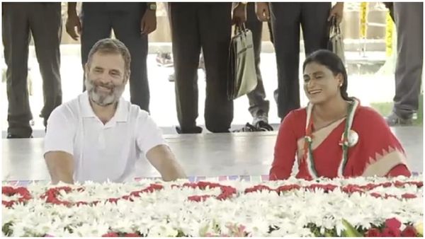 ఇడుపులపాయ వైఎస్సార్ ఘాట్ వద్ద రాహుల్ గాంధీ చిరునవ్వులు