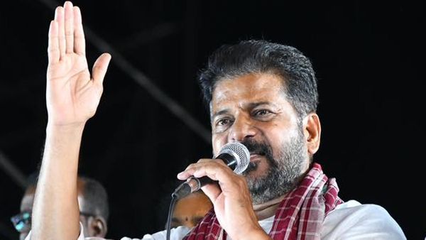 కాంగ్రెస్‌కి ఎన్ని సీట్లొస్తాయంటే?: కేసీఆర్, కేటీఆర్‌లకు రేవంత్ చురకలు