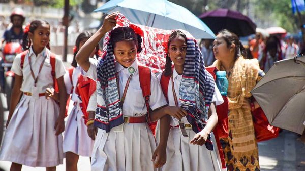 పదేళ్ల తరువాత రికార్డు ఉష్ణోగ్రతలు - ఈ జిల్లాలకు బిగ్ అలర్ట్..!!