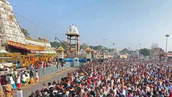 తిరుమ‌ల శ్రీ‌వారి ద‌ర్శ‌నానికి 12 గంట‌లు..ఒక్క‌రోజే భారీ ఆదాయం..