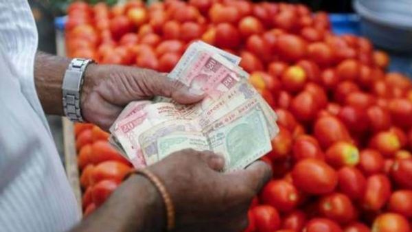 వామ్మో టమోటా, యాపిల్ లాంటి కలర్, అదే రైంజ్ లో రగిలిపోతున్న ధరలకు, మదనపల్లెలో !