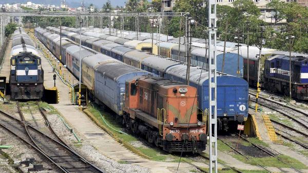 Special Train: ఏపీ ప్రజలకు శుభవార్త.. ఈ ఎన్నికలకు ప్రత్యేక రైళ్లు..