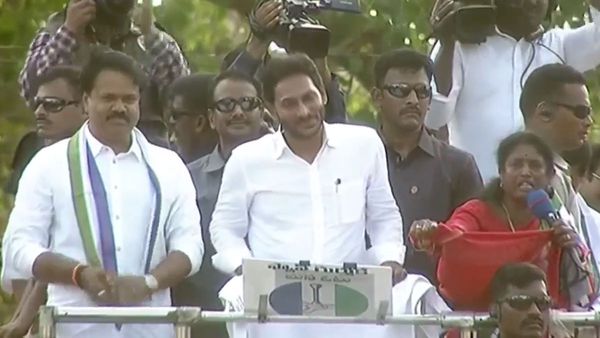 చెంగు చాచి అడుగుతున్నా - జగన్ సమక్షంలో గీత కన్నీరు..!!