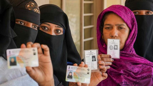 ఓటర్లూ మేలుకోండి.. ఐదేళ్ళకోసారే అవకాశం; సముచిత నిర్ణయం తీసుకోండి!!