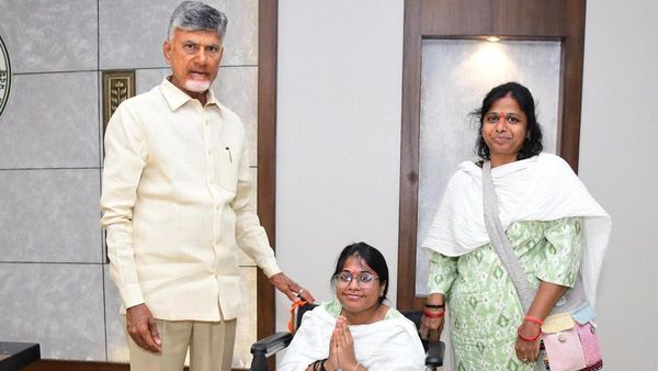 రూ.10 పెన్షన్: చంద్రబాబు బిగ్ మిస్టేక్