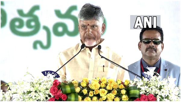 చంద్రబాబు ప్రమాణస్వీకారం.. భావోద్వేగానికి గురైన కుటుంబసభ్యులు, అమరావతి రైతుల ఆనంద భాష్పాలు!!