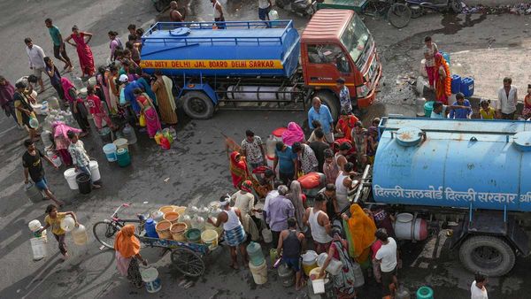 Delhi water Crisis: ఢిల్లీలో తీవ్ర తాగునీటి సమస్య..మారని నేతల తీరు..!