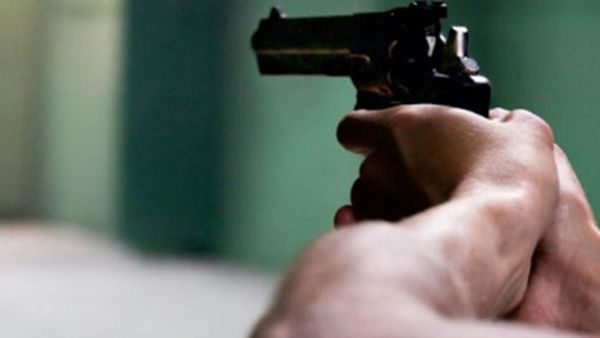 US: అమెరికాలో కాల్పుల కలకలం.. ఇద్దరు మృతి..!