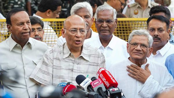 ఆ విషయం వైసీీపీ ఎప్పుడో చెప్పింది..వింటేగా !!