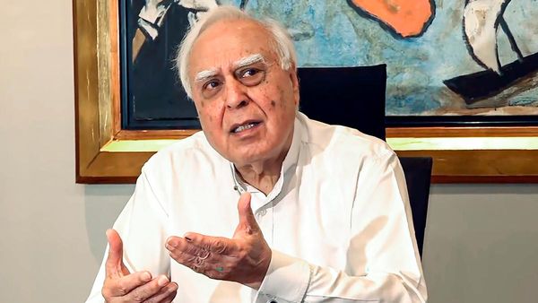 NEET: నీట్ వ్యవహారంపై విచారణ చేయాలన్న కపిల్ సిబల్..