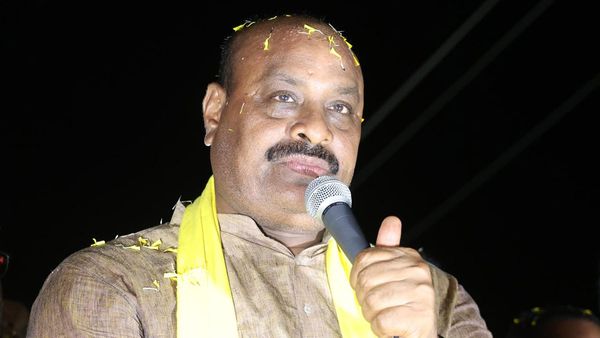 ప్రభుత్వ ఉద్యోగులు కుర్చీ వేసి, టీ ఇచ్చి మీ పనులు చేసి పెడతారు: టీడీపీ వర్కర్లకు అచ్చెన్న హామీ