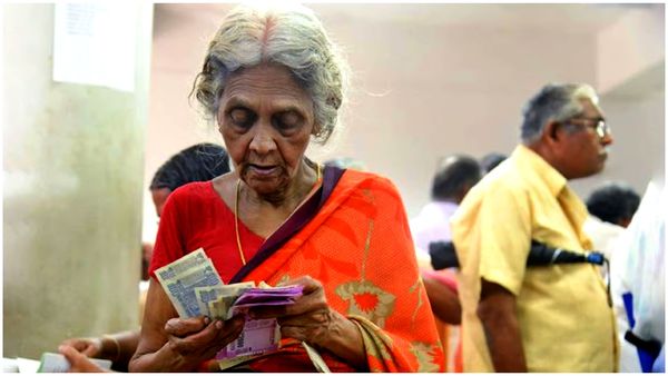 ఏపీలో పెన్షన్ల పెంపుకు ముహుర్తం ఖరారు-పెంపు ఇలా-50 ఏళ్లు దాటిన వారికీ..!