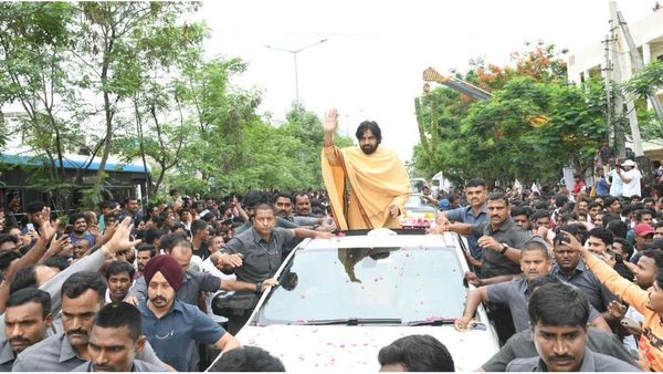 Pawan Kalyan: అంజన్నను దర్శించుకున్న పవన్ కల్యాణ్..