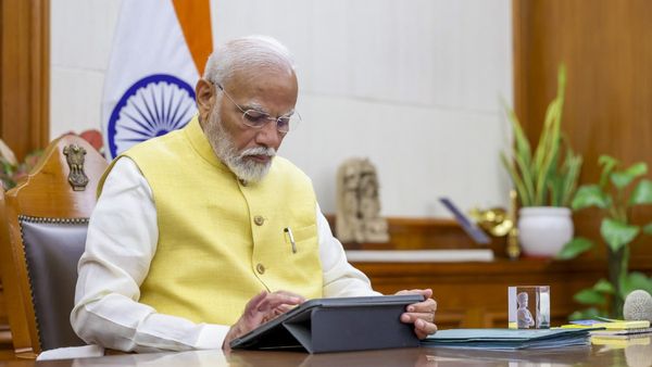 ప్రధానమంత్రిగా నరేంద్రమోడీ ఎంత జీతం తీసుకుంటారో తెలుసా?