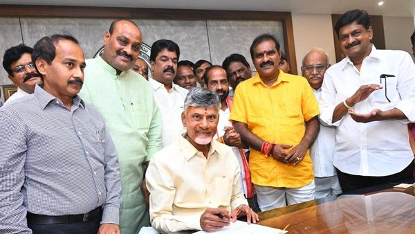 ఏపీ మంత్రులను కలవాలంటే - ఎవరెక్కడ, ఇలా..!!
