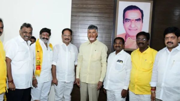 వాలంటీర్లు, పెన్షన్ల పంపిణీపై కొత్త సర్కార్ క్లారిటీ-తేల్చేసిన ఏపీ మంత్రులు..!