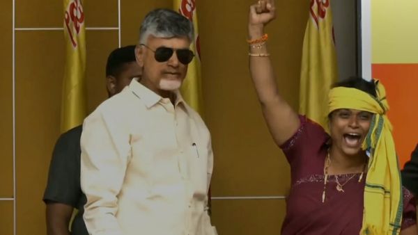 CBN: కార్యకర్త కోసం కొత్త లూక్ లో సీఎం చంద్రబాబు..