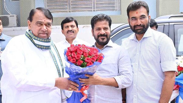 కేసీఆర్‌కు భారీ షాక్: కాంగ్రెస్‌లో చేరిన బీఆర్ఎస్ ఎమ్మెల్యే పోచారం శ్రీనివాస్ రెడ్డి