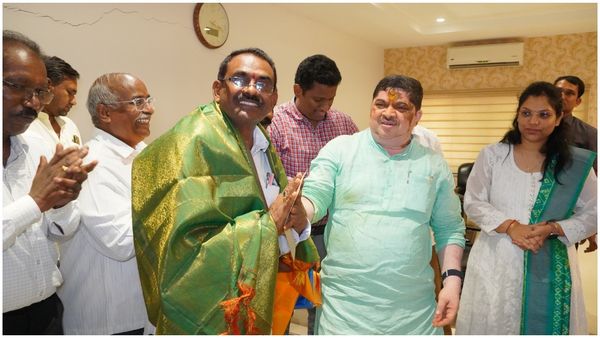 TGSRTC: మానవత్వం చాటుకున్న ఆర్టీసీ సిబ్బందిని సన్మానించిన మంత్రి పొన్నం..