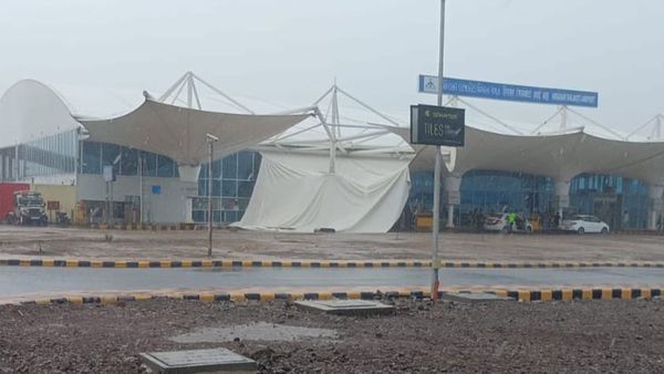 Rajkot: రాజ్ కోట్ విమానాశ్రయంలో కూలిన షెడ్ టెంట్..