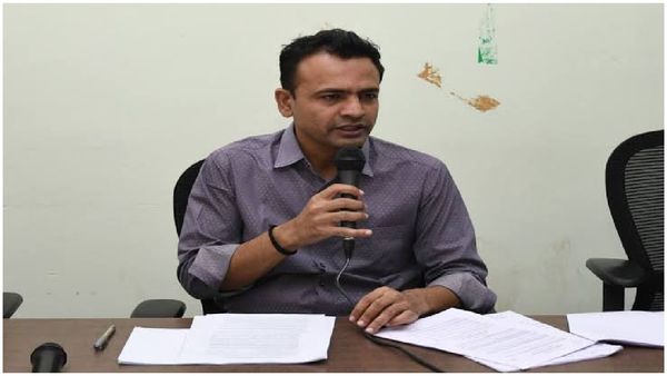 వైఎస్ జగన్ ఇంటి ముందు కట్టడాలు కూల్చిన అధికారికి ప్రమోషన్