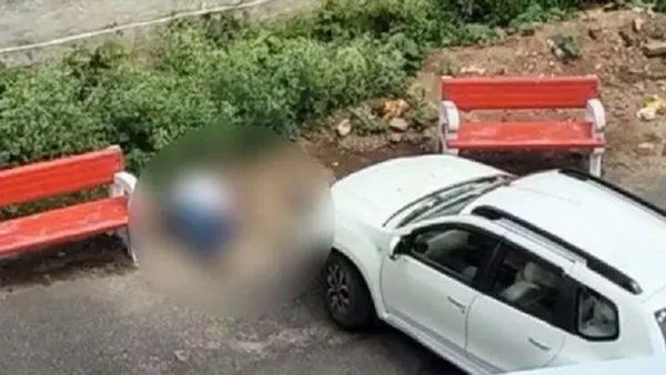 పట్టపగలు తుపాకులకు పని, ఇద్దరు రియల్ ఎస్టేట్ వ్యాపారుల హత్య, కారులో?