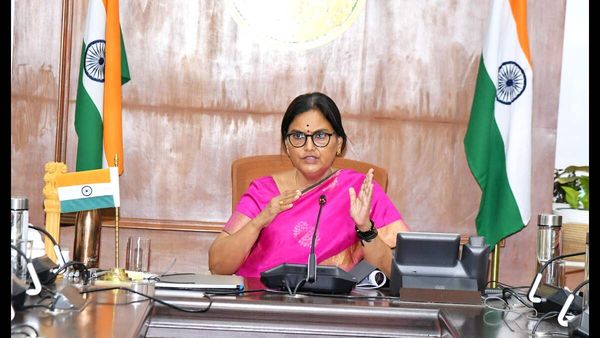 భారీ వర్షాలు: సీఎస్ శాంతి కుమారి సమీక్ష, కీలక ఆదేశాలు