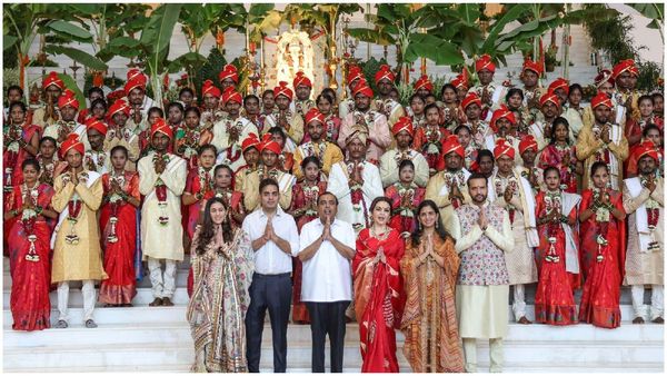 50పేద జంటలకు సామూహిక వివాహాలు జరిపించి ఊహించని భారీ బహుమతులిచ్చిన అంబానీ ఫ్యామిలీ