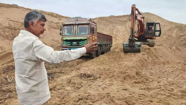 `ఇసుక ఎత్తుకుని మీ ఇంట్లో ఇస్తామని మేము చెప్పామా.. లేదే`: చంద్రబాబు