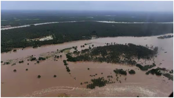 గోదావరి హెచ్చరిక; ముంపు గుప్పిట్లో ఏపీ!! 