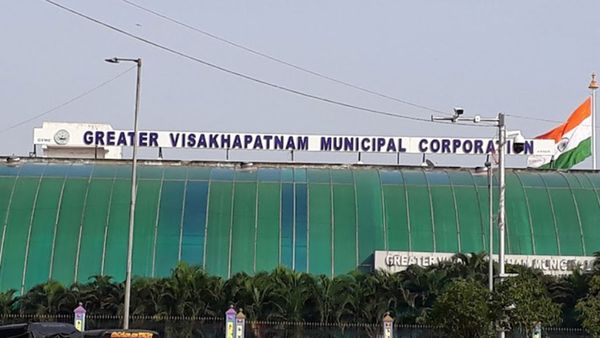 వైసీపీకి భారీ షాక్-వైజాగ్ మేయర్ సీటుకు ఎసరు! కూటమిలోకి 25 మంది కార్పోరేటర్లు?