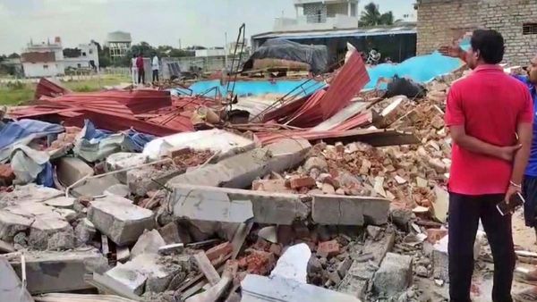 పెద్దిరెడ్డి అడ్డాలో షాక్, అర్దరాత్రి ఇండోర్ స్టేడియం నేలమట్టం, జేసీబీలతో ధ్వంసం 
