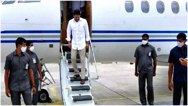 మళ్లీ బెంగళూరుకు జగన్ ! వైసీపీ-టీడీపీ ట్వీట్ వార్..ఎవరేమన్నారంటే..!