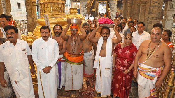 తిరుమలలో శ్రీవారి ఆలయంలో శాస్త్రోక్తంగా కోయిల్‌  ఆళ్వార్‌ తిరుమంజనం 