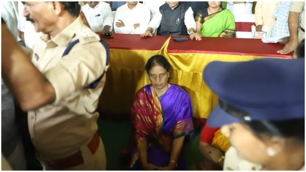 Sabitha Indra Reddy: అలిగిన సబితమ్మ..