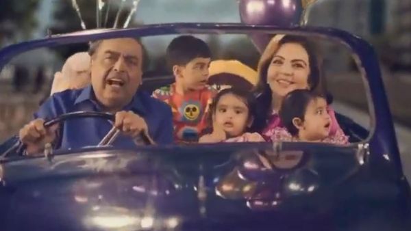 అంబానీల ఓల్డ్ లవ్ స్టోరీ- అద్దిరిపోయిన `రీక్రియేషన్`