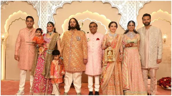 అంబానీ ఇంట కొత్త కోడలొచ్చిన వేళా విశేషం: పెళ్లి ఖర్చుకు అయిదంతల ఆదాయం