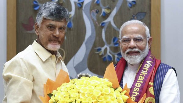 మరోసారి మోడీపై విధేయత చాటుకున్న చంద్రబాబు..! నితీష్ హ్యాండిచ్చిన వేళ..!