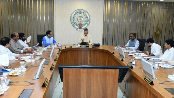 మంత్రుల పేషీల్లో ప్రత్యేక ఎగ్జిక్యూటివ్ లు..!!