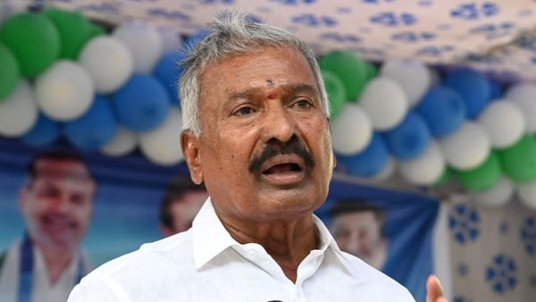 మూడు రాష్ట్రాల్లో పెద్దిరెడ్డి అనుచుడి కోసం వేట, ఆర్డీఓలు తెలీదు అనే సినిమా డైలాగులు