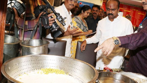 TTD: శ్రీవారి దర్శనానికి విచ్చేసే భక్తుల ఆరోగ్య భద్రత, హోటల్ లో కుళ్లిన ఆహారం, సీజ్   