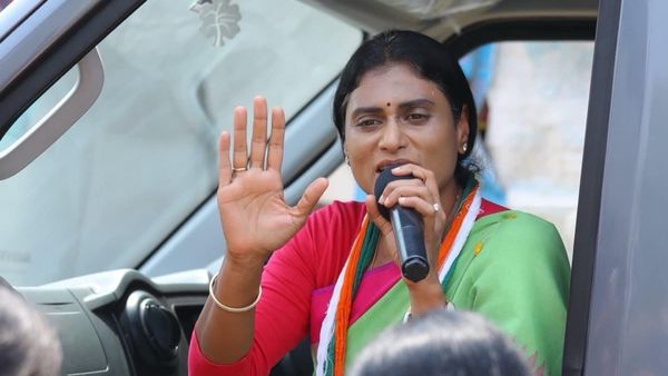 తల్లికి వందనంపై వైసీపీ విమర్శలకు షర్మిల ఘాటు కౌంటర్..!