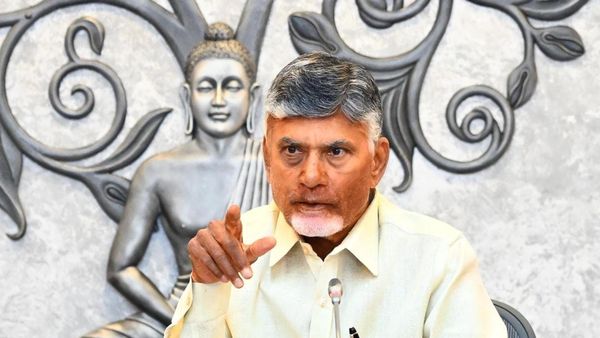  సీఎం చంద్రబాబుతో  టీడీపీ ఎమ్మెల్యే  'పేకాట' ముచ్చట్లు 