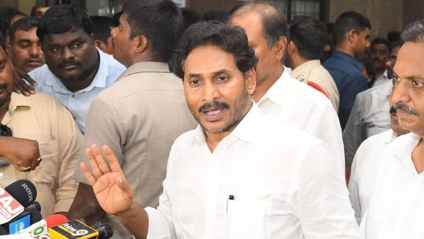 చంద్రబాబుకు జగన్ మరో హెచ్చరిక: కార్యకర్తకు పరామర్శ..!!