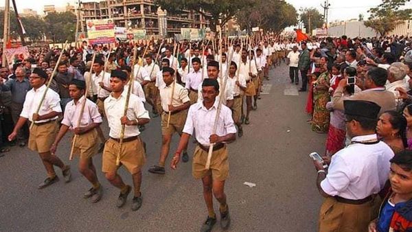 ఆరెస్సెస్ లోకి ప్రభుత్వ ఉద్యోగులు-కేంద్రం గ్రీన్ సిగ్నల్-నిక్కర్లతో వచ్చేయొచ్చని కాంగ్రెస్ సెటైర్లు..!