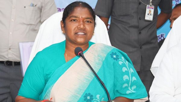 హోం మంత్రిగా సీతక్క, 4న కేబినెట్ విస్తరణ - కొత్త మంత్రులు వీరే..!!