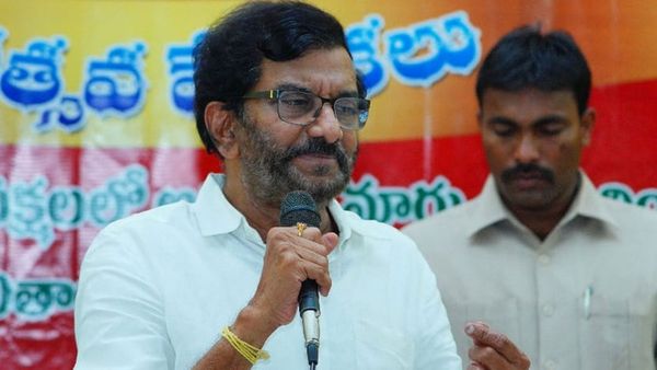 కేసీఆర్ ఫామ్ హౌస్ కు, జగన్ ప్యాలెస్ కు పరిమితం: సోమిరెడ్డి సెటైర్లు!!