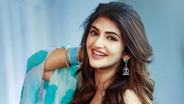 చీర ఉన్నా లేనట్టే..శ్రీలీల హాట్ షో