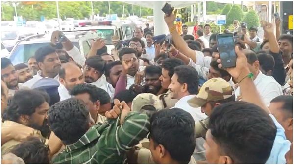 బెంగళూరు నుంచి విజయవాడ చేరుకున్న జగన్-ఎయిర్ పోర్టులో టెన్షన్..!