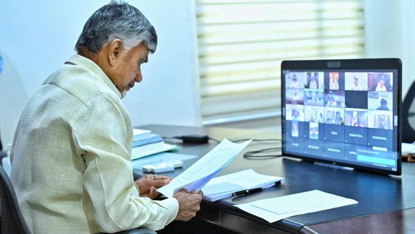 చంద్రబాబు చేతికి ఆర్టీసీ బస్సుల్లో ఉచిత ప్రయాణం రిపోర్ట్: అమలు అప్పుడే